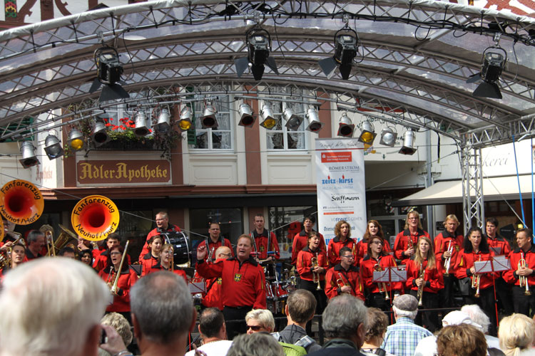 Oompah Band creating music and a good time at Bernkastel Wine Festival